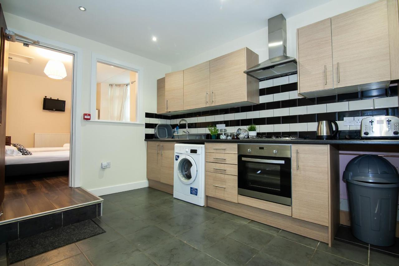 Casa Fresa Franks Serviced Accommodation 리버풀 외부 사진