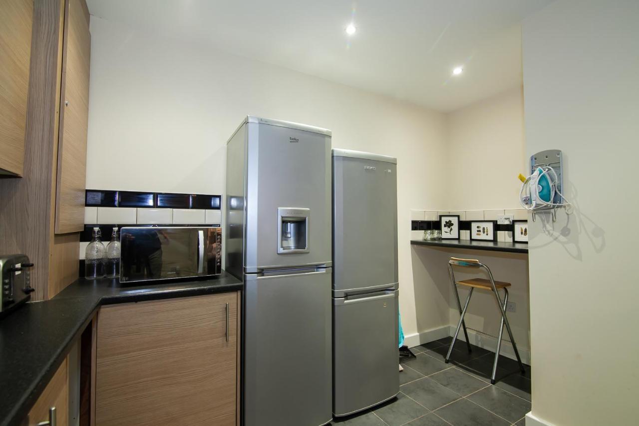Casa Fresa Franks Serviced Accommodation 리버풀 외부 사진